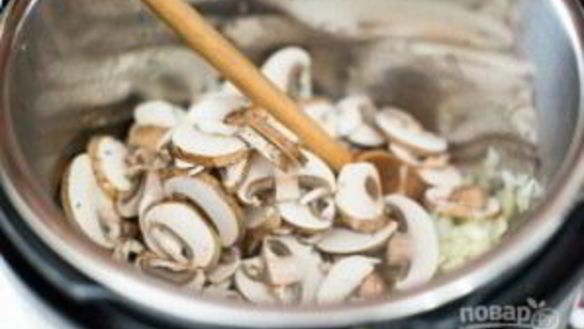 ШАГ 3. рис с курицей и грибами в скороварке