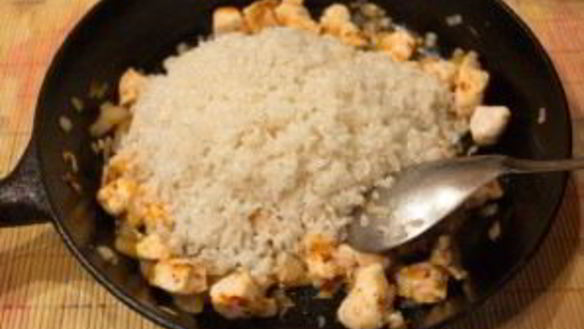 ШАГ 5. рис с курицей и помидорами