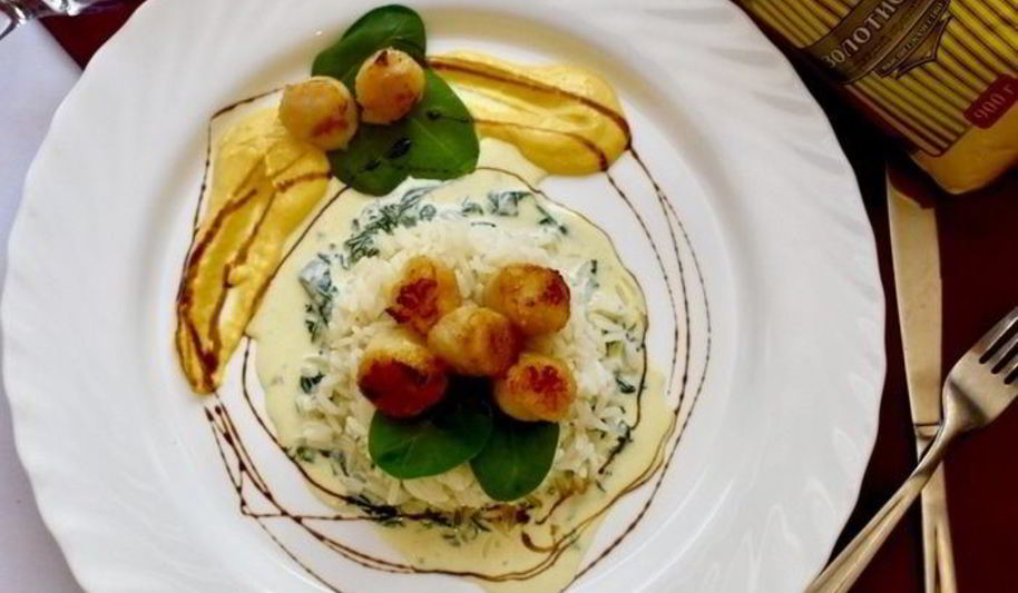 Рецепт рис с морскими гребешками и сливочно-апельсиновым соусом