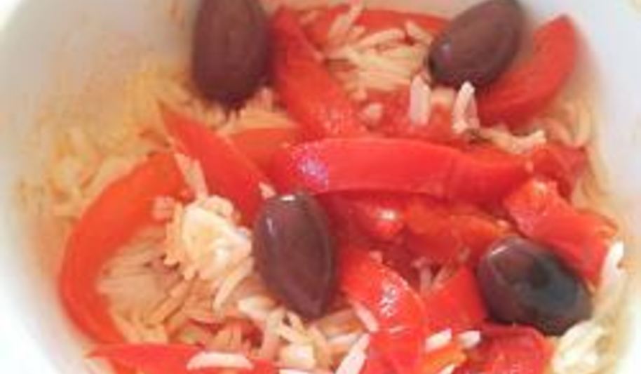 Рецепт рис с печеным перцем и оливками
