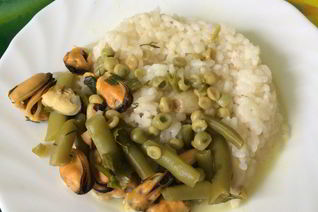 Рис с соусом из мидий