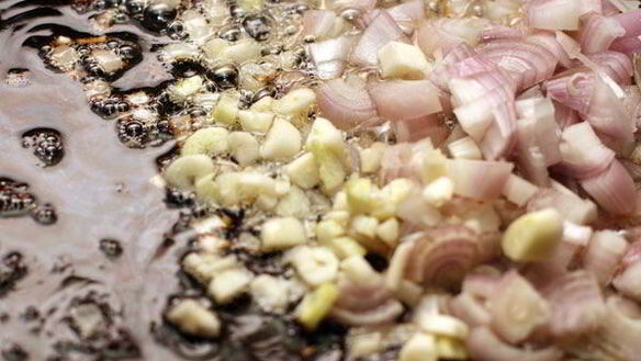 ШАГ 4. рис со свининой, овощами и омлетом