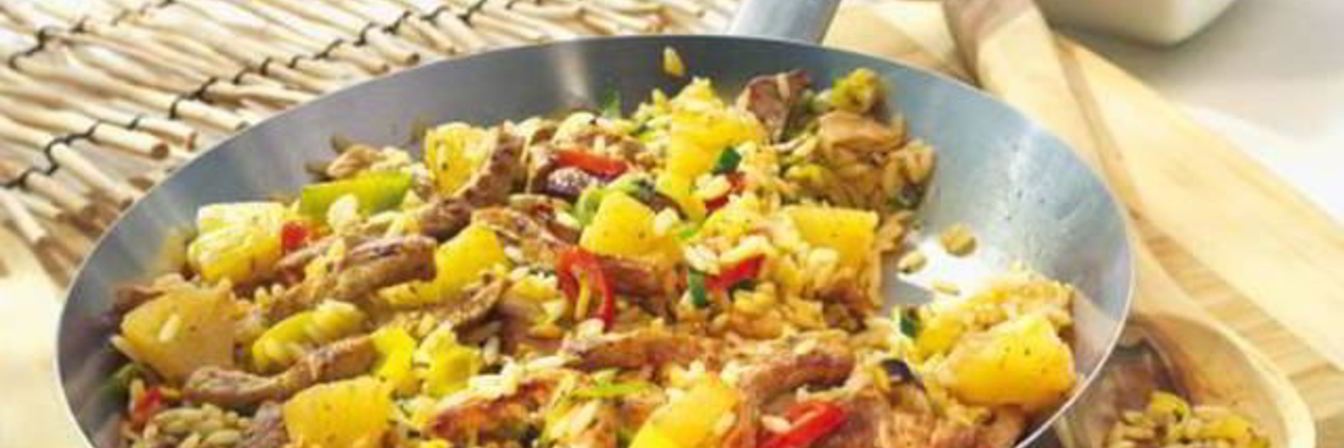 Тайский жареный рис с ананасами