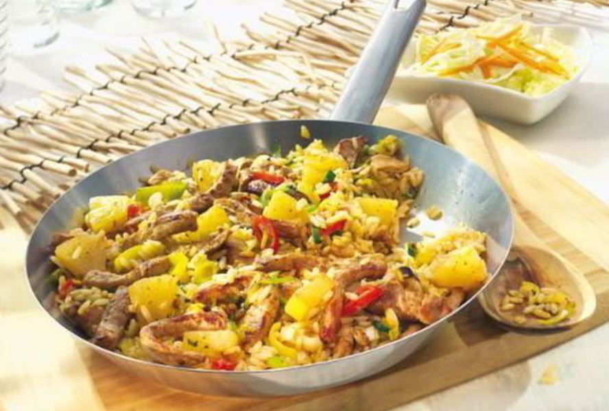 Тайский жареный рис с ананасами