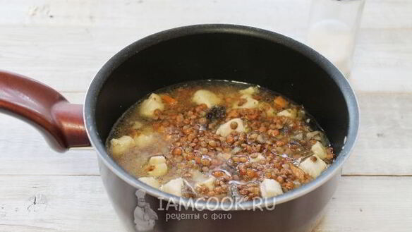 ШАГ 10. тушеная чечевица с опятами и куриным филе
