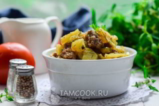 Жареная картошка с фаршем на сковороде