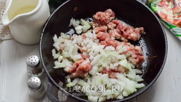 ШАГ 3. жареная картошка с фаршем на сковороде