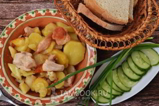 Жареная картошка с курицей в мультиварке