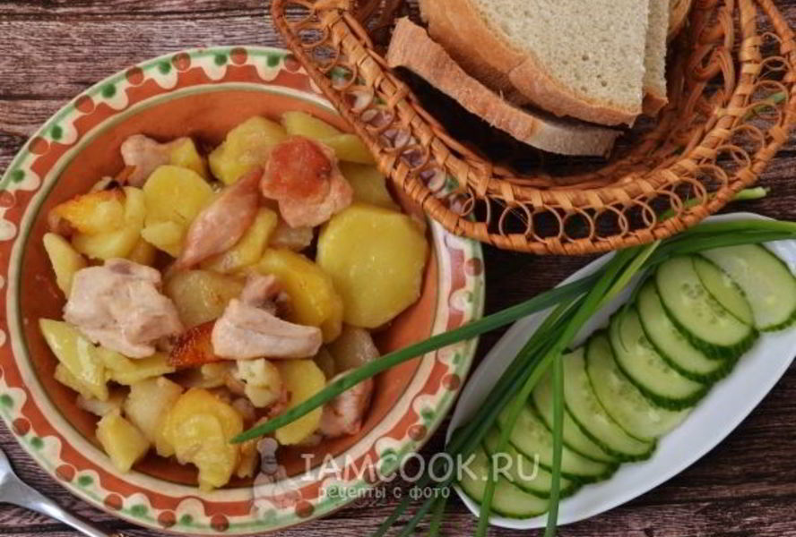 Жареная картошка с курицей в мультиварке