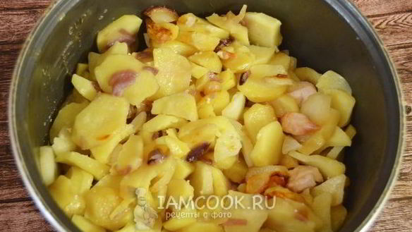 ШАГ 10. жареная картошка с курицей в мультиварке