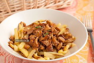 Жареная картошка с лисичками