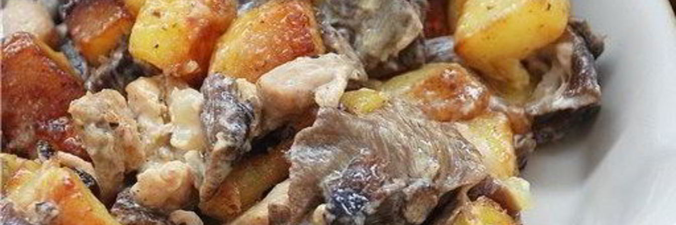 Жаренный картофель с грибами в сливках