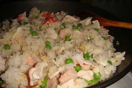Жареный рис по-шанхайски с крабовым мясом