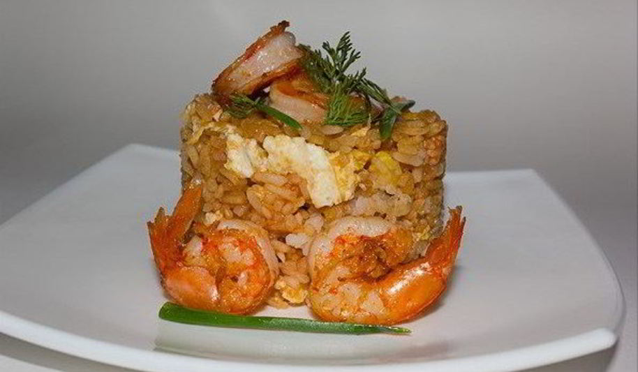 Рецепт жареный рис с курицей и креветками по-тайски