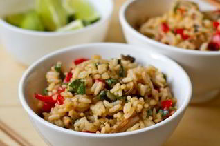 Жареный рис с овощами