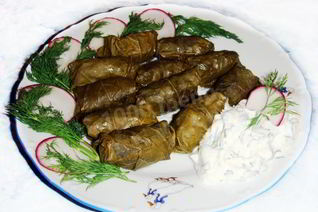 Армянская долма в виноградных листьях