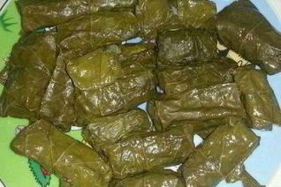 Азербайджанская долма из свежих виноградных листьев