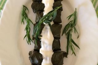 Долма — голубцы в виноградных листьях