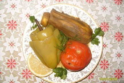 Долма из баклажан, помидоров и перца