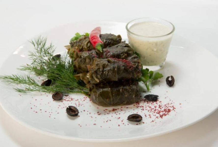 Долма из баранины с мятным соусом