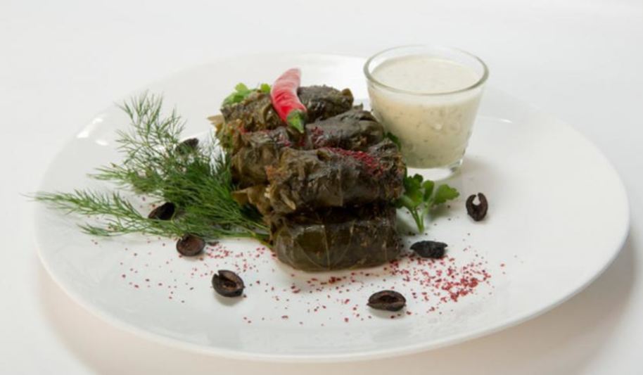 Рецепт долма из баранины с мятным соусом