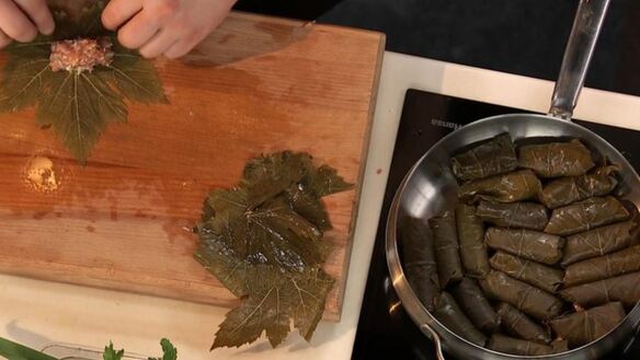 ШАГ 2. долма из баранины с мятным соусом
