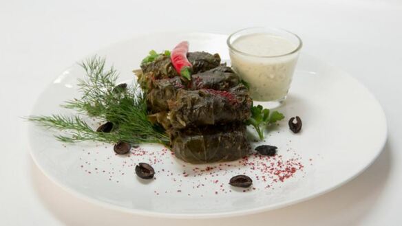 ШАГ 5. долма из баранины с мятным соусом