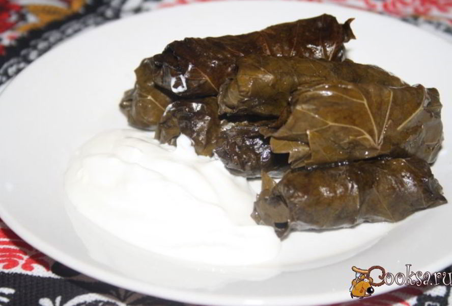 Долма из свинины с яблоками