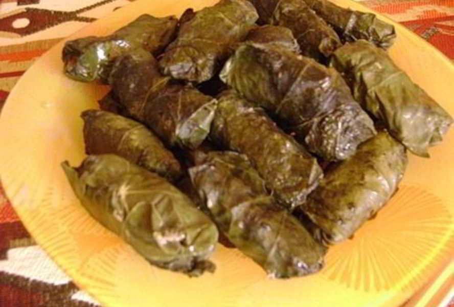 Долма с виноградным листом