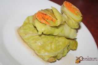 Постные закусочные голубцы с острой морковной начинкой