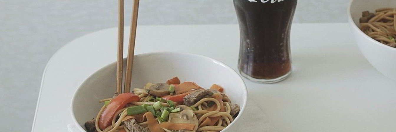 Гречневая лапша с говядиной и овощами