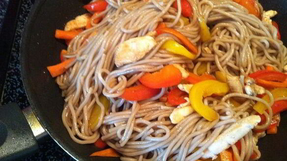 ШАГ 5. гречневая лапша с курочкой и овощами