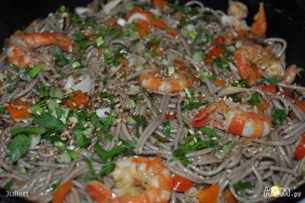 Гречневая лапша с морепродуктами