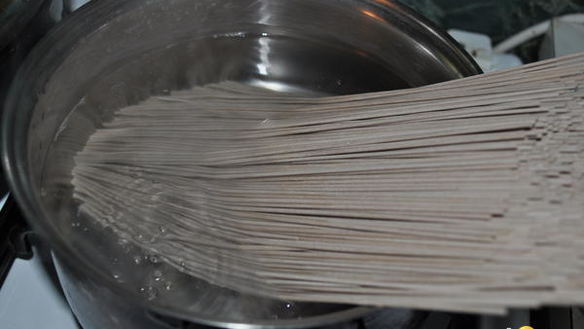 ШАГ 6. гречневая лапша с морепродуктами