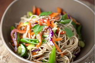 Гречневая лапша с овощами