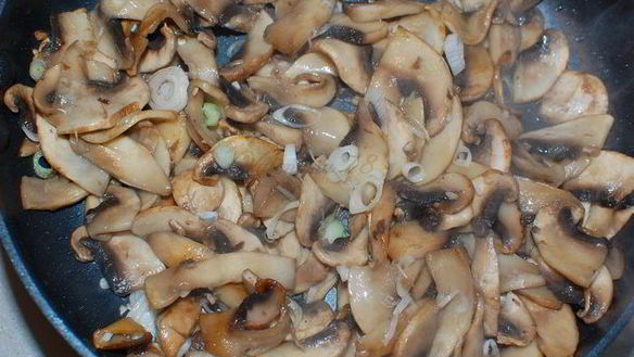 ШАГ 2. гречневая лапша со сливочно-грибным соусом