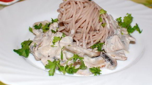 ШАГ 4. гречневая лапша со сливочно-грибным соусом