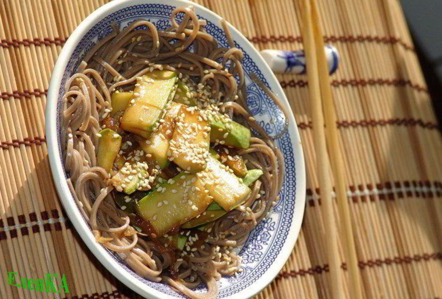 Гречневая лапша Соба с кабачками