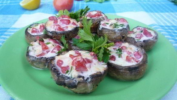 ШАГ 9. ароматные шампиньоны с моцареллой и помидорами на гриле