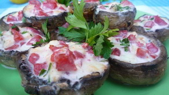 ШАГ 10. ароматные шампиньоны с моцареллой и помидорами на гриле