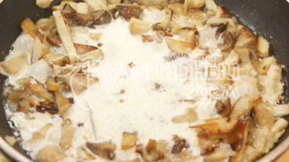 ШАГ 3. белые грибы в сметане с картофелем