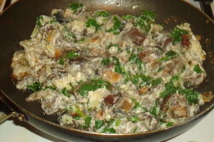 Белые грибы, жаренные в сливках