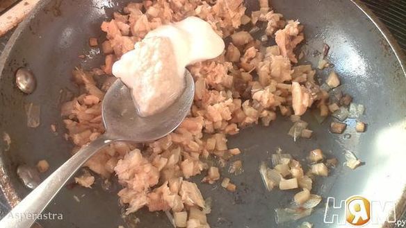 ШАГ 2. фаршированные шампиньоны с рыбной начинкой