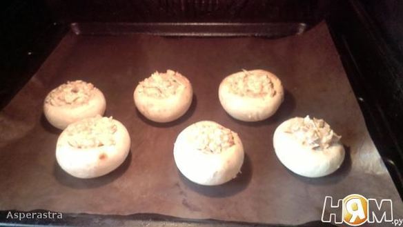 ШАГ 3. фаршированные шампиньоны с рыбной начинкой