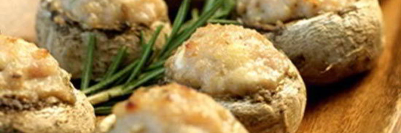 Фаршированные шампиньоны с сыром в сметанном соусе