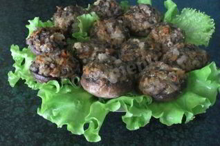 Фаршированные шампиньоны в духовке с сыром