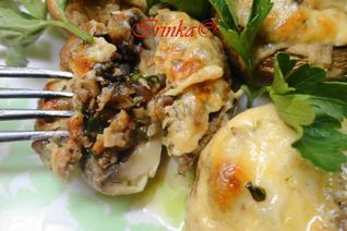 Фаршированные шампиньоны запеченные с сыром в духовке