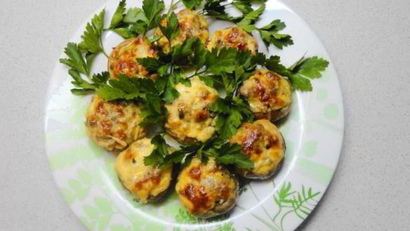 ШАГ 6. фаршированные шампиньоны запеченные с сыром в духовке