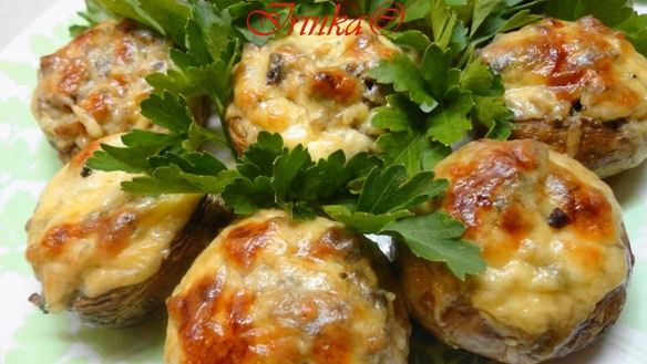 ШАГ 7. фаршированные шампиньоны запеченные с сыром в духовке