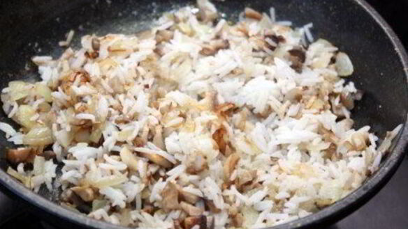 ШАГ 3. фаршированые грибы рисовое чудо